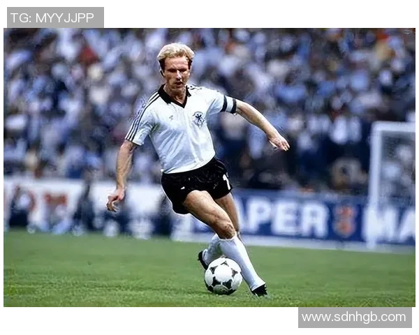 8月13日出生的知名足球球星盘点与他们的辉煌职业生涯揭秘 8月13日出生的知名足球球星盘点与他们的辉煌职业生涯揭秘