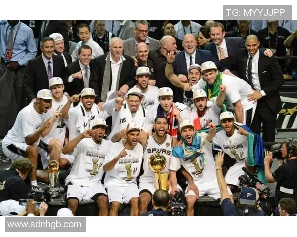 NBA球星与足球巨星同框合影 打破体育界界限的历史瞬间 NBA球星与足球巨星同框合影 打破体育界界限的历史瞬间