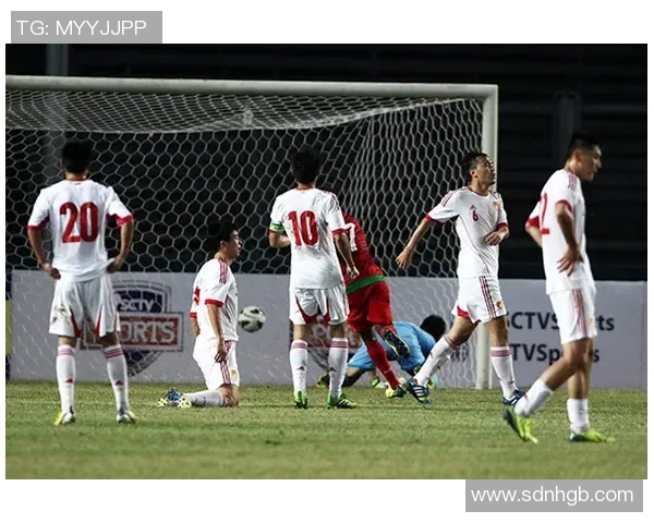 《功夫足球中的秃头球星如何凭借绝技逆袭成传奇》