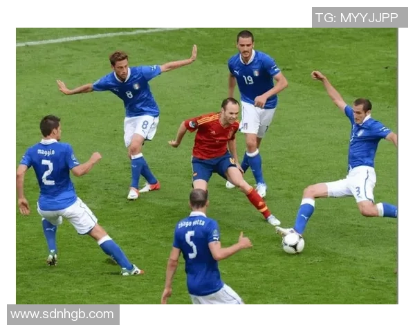 《退役足球巨星的传奇人生:从绿茵场到新征程的精彩篇章》 《退役足球巨星的传奇人生:从绿茵场到新征程的精彩篇章》