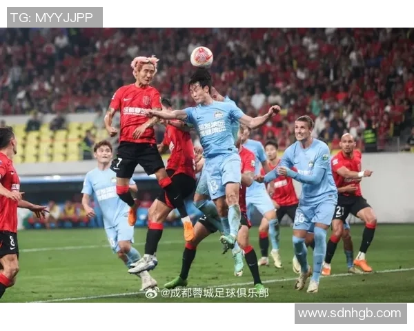 丁青足球球星奋力拼搏展现绿茵场上的速度与激情风采 丁青足球球星奋力拼搏展现绿茵场上的速度与激情风采