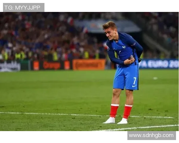 中国足球球星颜值巅峰时刻盘点从外貌到气质完美展示的球场风采 中国足球球星颜值巅峰时刻盘点从外貌到气质完美展示的球场风采