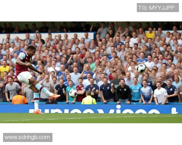 定格绿茵激情瞬间展现足球球星动作拍照艺术魅力