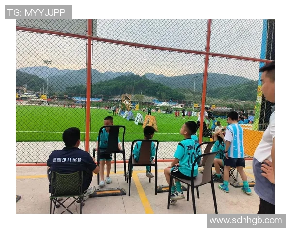 现役足球球星女儿们的成长故事与不为人知的温情瞬间